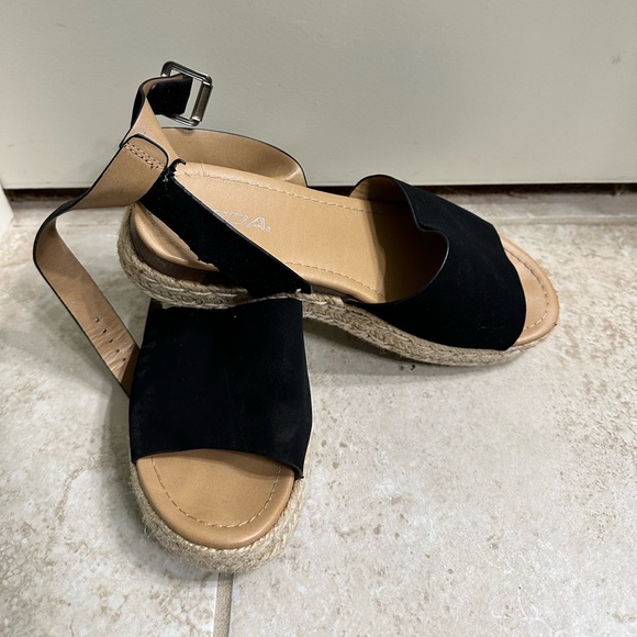 Soda black and tan sandals size 9 - Picture 1 of 4